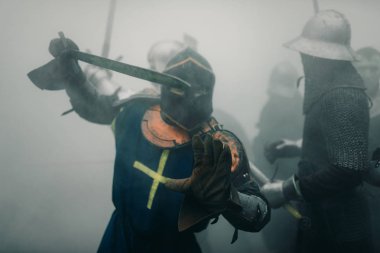 Savaş zekâsırasında Haçlılar ortaçağ şövalyeleri Mangası