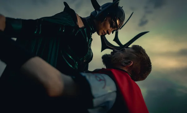 Cosplayers portray battle of goddess Hela and superhero Thor. — Stock Photo, Image