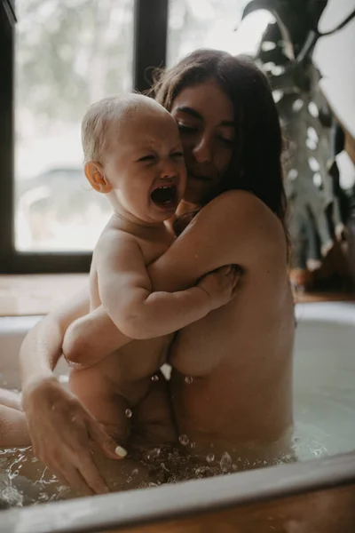 Mother Bathes Bathtub Comforts Her Crying Baby Closeup — Stock Photo, Image