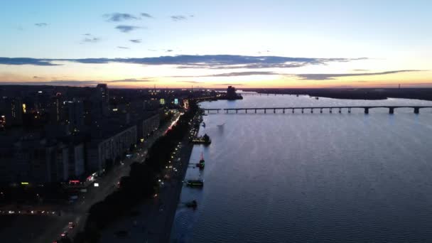 Hermosa Vista Desde Dron Ciudad Dnipro Río Puente Cielo Escénico — Vídeos de Stock