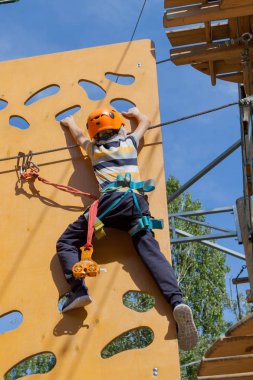 Güvenli tırmanma aşırı spor ile ve kemer.