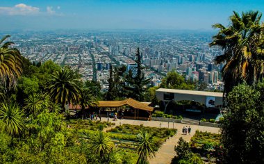 Cerro San Cristobal'dan Santiago Görünümü