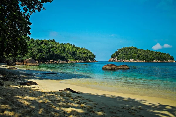 Rajska Plaża Spokojne Morze Ilha Das Couves Ubatuba Paulo Brazylia — Zdjęcie stockowe