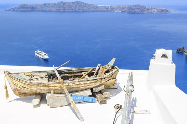 Eski ve yeni gemi Thira, Santorini, Yunanistan