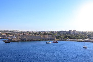 Saat Kulesi, cami ve eski şehir Rodos, Oniki Ada, Yunanistan sarayda Kalesi havadan görünümü