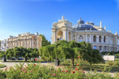 Odessa, Ukrayna'nın ünlü opera house yakınındaki güllü Park