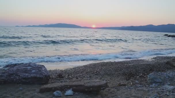 Hermosas Olas Mar Mediterráneo Durante Puesta Del Sol Cerca Hisaronu — Vídeo de stock