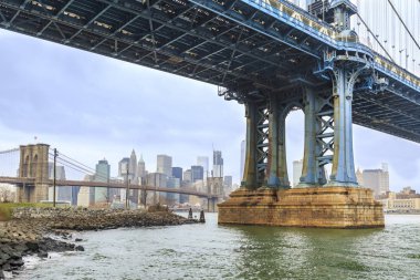 Manhattan bridge yakın alt Manhattan ve Brooklyn Köprüsü'nden Brooklyn yan New York, Ny, ABD ile 