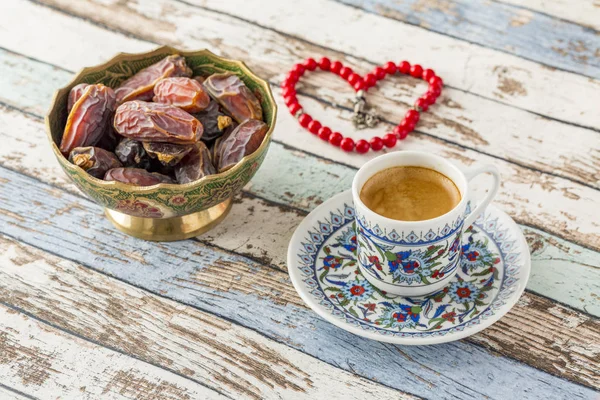 Turkish Coffee Dates Heart Shaped Rosary Turquoise Table Side View — Stock Photo, Image