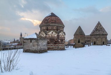 UC kumbetler (üç kumbets) tarihi mezarlar, Erzurum, Türkiye