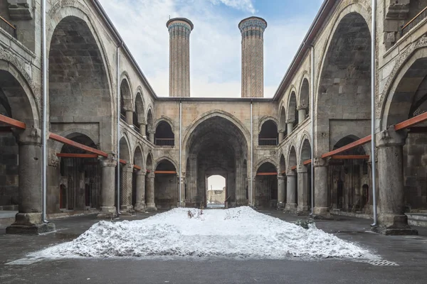 Cifte Minareli Double Minarets Medrese Old School Erzurum Turkey Winter — Stock Photo, Image