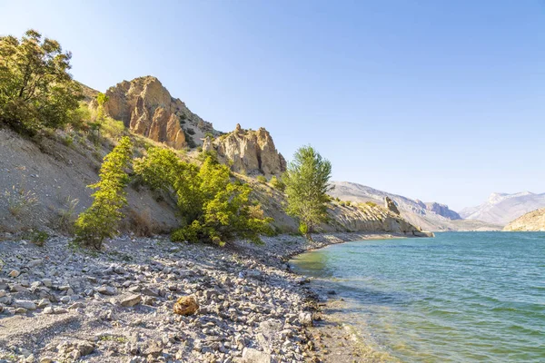 Lago Tortum (uzundere) durante el verano en Erzurum, Turquía — Foto de Stock