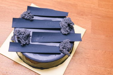 Masada mor doğum günü pastası