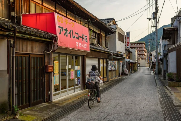 Straat met oude shophouses, Kotohira, Kagawa, Japan — Stockfoto