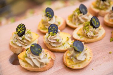 Bisküvi krema ve çikolata