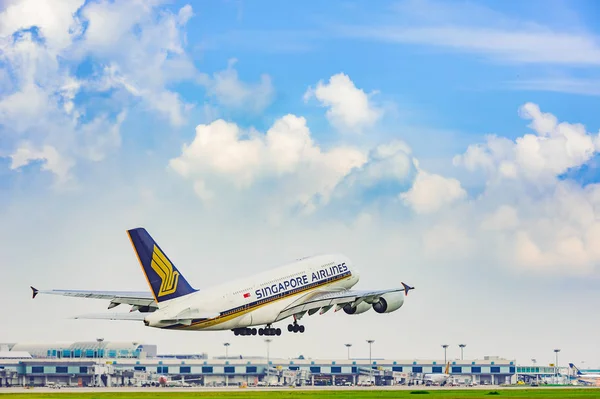 Singapur Havayolları'na ait uçak havaalanında havalandı