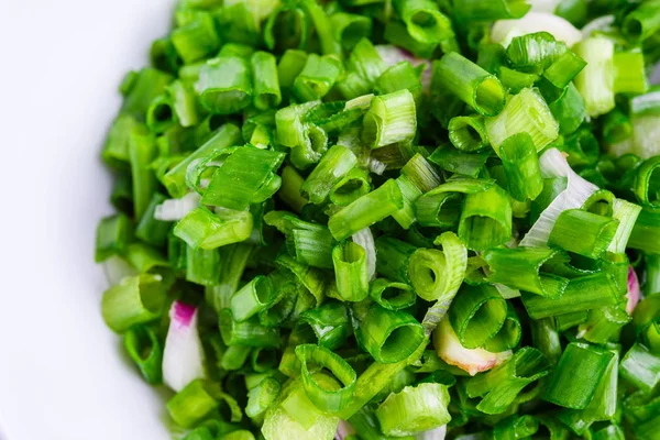 Freshly cut spring onion in bowl — Stock Photo, Image