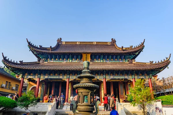 Główna sala świątyni Zi Zhu lin, Mount Putuo, Hangzhou, Chiny — Zdjęcie stockowe
