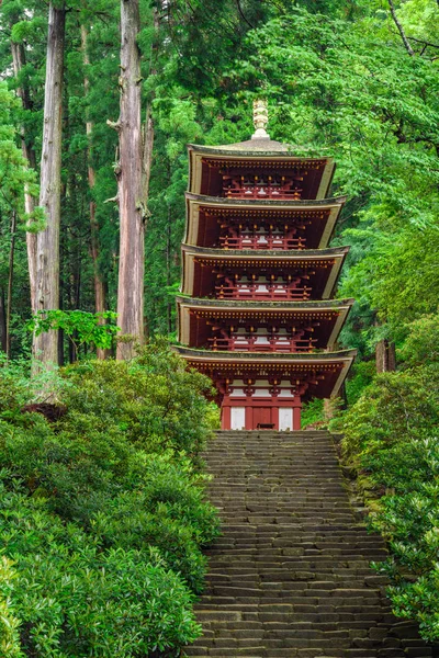 Klatka schodowa do historycznej pagody, Świątynia Muroji, Nara, Japonia — Zdjęcie stockowe