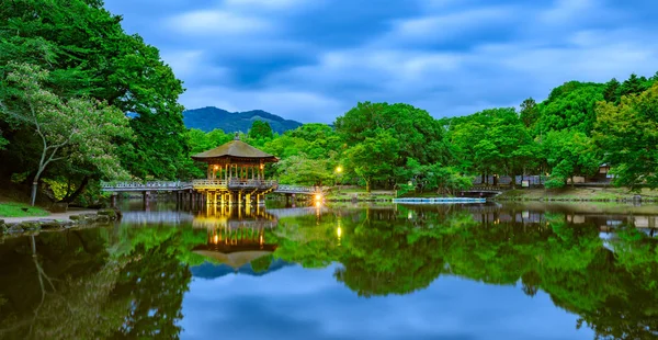 Pavilhão do Ukimido, Nara, Japão Fotos De Bancos De Imagens