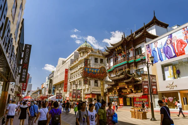 Calle principal distrito comercial de Middle Street, Shenyang, China —  Fotos de Stock