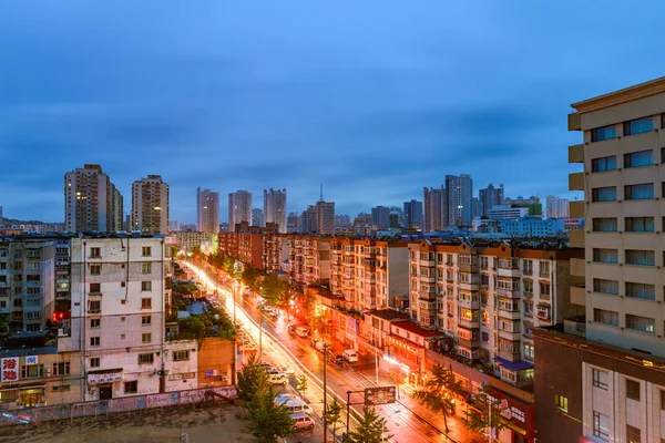 Crepuscolo della città di Dandong, Liaoning, Cina — Foto Stock