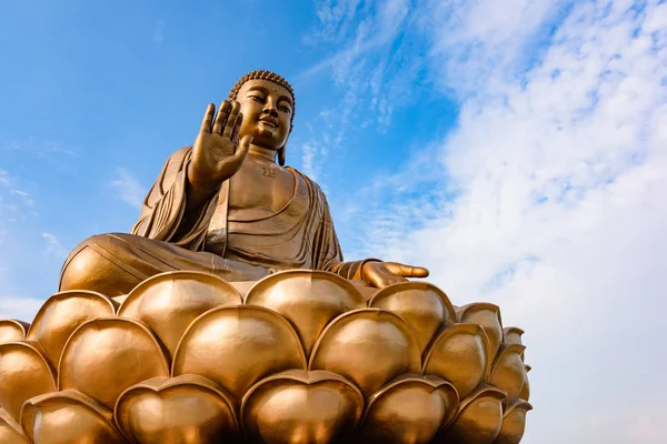 Pomnik olbrzymiego Buddy w świątyni Zhengjue, Jilin, Chiny — Zdjęcie stockowe