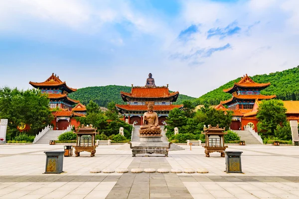 Façade du temple bouddhiste de Zhengjue, Jilin, Chine — Photo