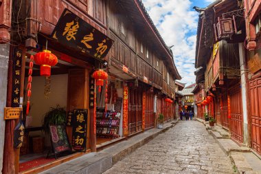 Lijiang antik şehir sokakları ve dükkanları, Yunnan, Çin