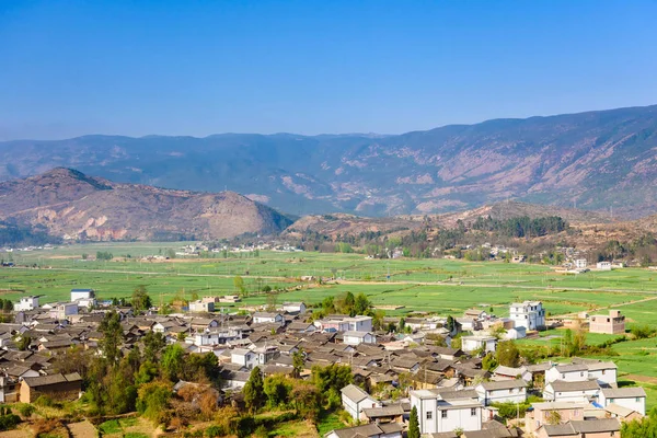Wiejski widok na tereny rolnicze, Dali, Yunnan, Chiny — Zdjęcie stockowe