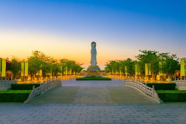 Guan Yin Buda Heykeli Şafağı