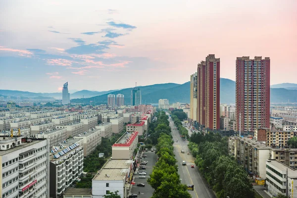 Sonnenaufgang der jilin ländlichen Stadtlandschaft, China — Stockfoto