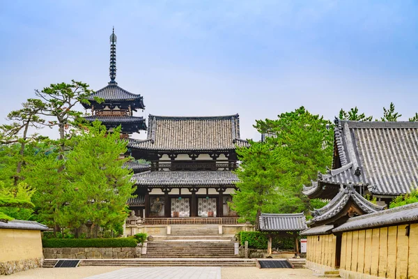 Horyuji Temple grounds, Nara, Japón — Foto de Stock