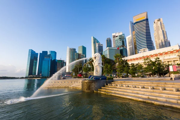 Gyönyörű napkelte belvárosi városkép, Marina Bay, Szingapúr — Stock Fotó