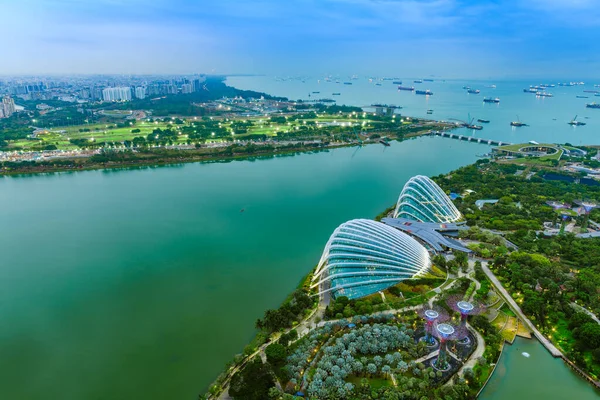 Singapore Gardens by the Bay botanical gardens aerial view and M — Stock Photo, Image