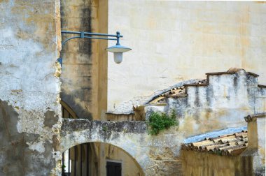 Matera antik şehir kaya içine oyulmuş. Eski taş bloklar ve şehrin sokaklarında. 2019-kültürel Avrupa'nın başkenti. Güzel manzara, cadde ve avlu. İtalya.