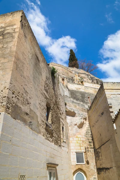 Matera antik şehir kaya içine oyulmuş. Eski taş bloklar ve şehrin sokaklarında. 2019-kültürel Avrupa'nın başkenti. Güzel manzara, cadde ve avlu. İtalya.