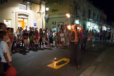 İtalya, Puglia, Castellaneta. 14 Ağustos, 2014.White gece Festivali