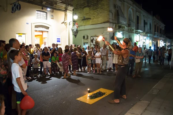 Italien, Apulien, Castellaneta. 14. august 2014. Festival der weißen Nacht — Stockfoto