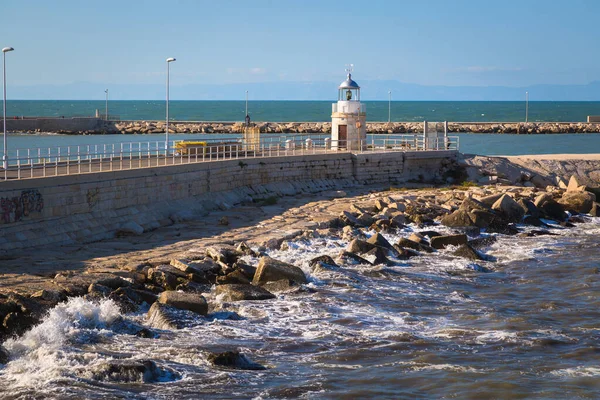Evleri Kuleleri Olan Güzel Bir Set Deniz Manzaralı Şehir Manzarası — Stok fotoğraf