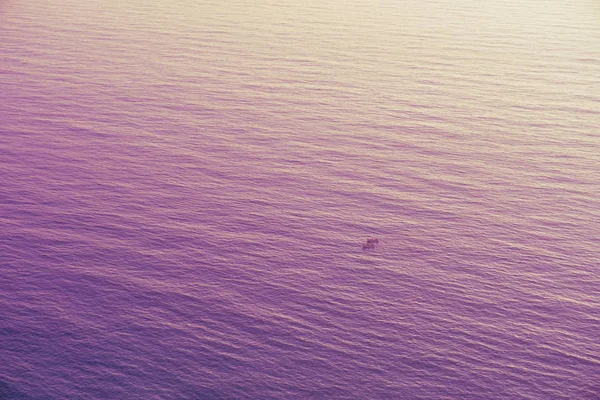 Violet lilac pink purple yellow sky with amazing clouds over Black sea. — Stock Photo, Image