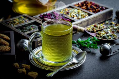 Eski arka plan üzerinde çay