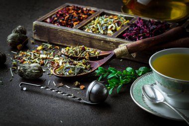 Eski arka plan üzerinde çay