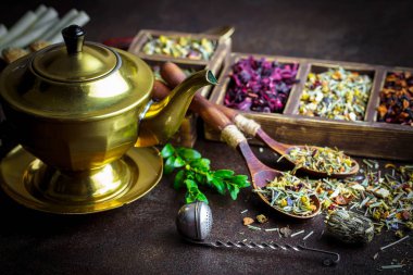 Eski arka plan üzerinde çay