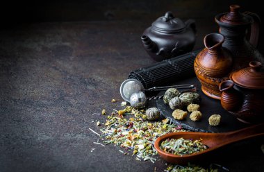 Eski arka plan üzerinde çay