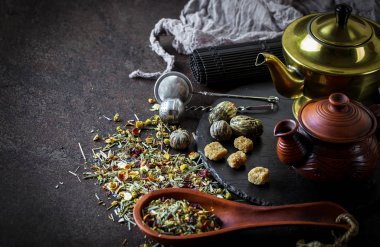 Eski arka plan üzerinde çay