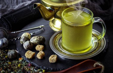 Eski arka plan üzerinde çay