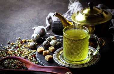 Eski arka plan üzerinde çay