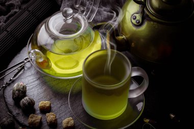 Eski arka plan üzerinde çay