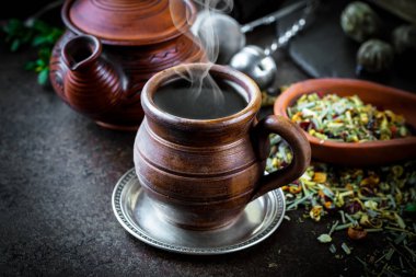 Eski arka plan üzerinde çay